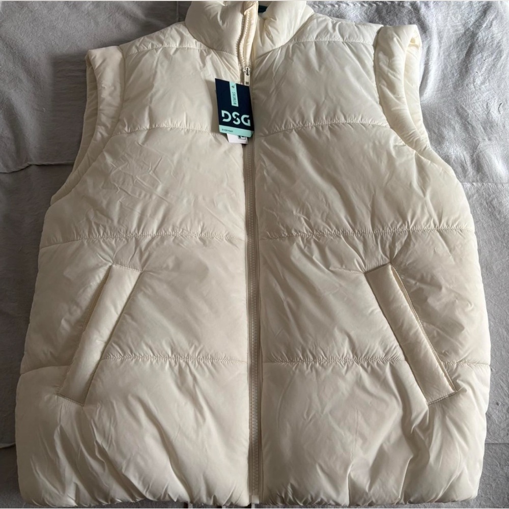 Dicks sporting good puffer vest. Size extra small/ small. Fits more as a small